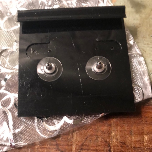 Earrings - Picture 3 of 3